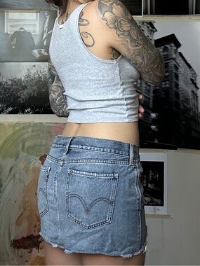 Levi’s mini denim skirt